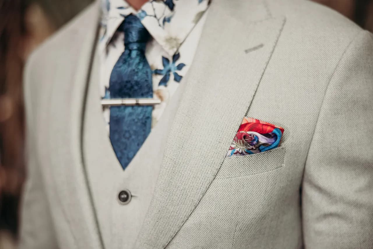 Czy krawat na wesele jest konieczny? Sprawdź, co warto wiedzieć
