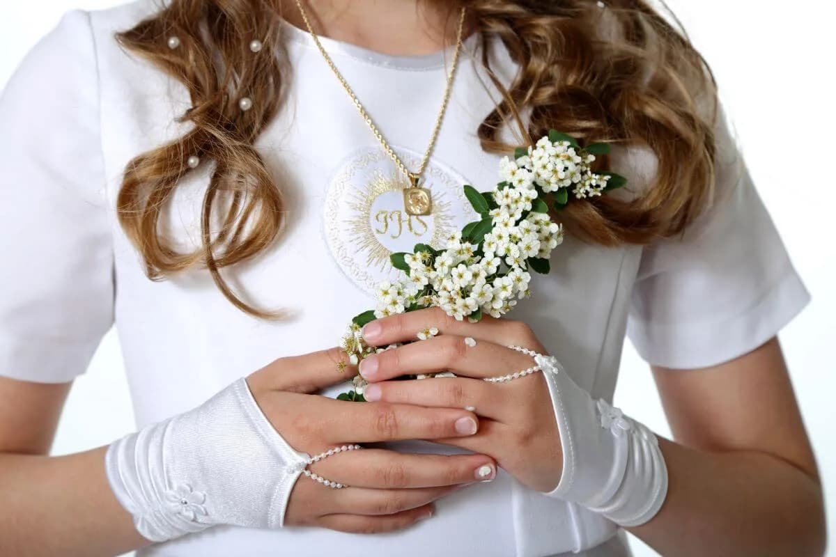 Co można kupić dziewczynce na komunię, aby zachwycić i wzruszyć