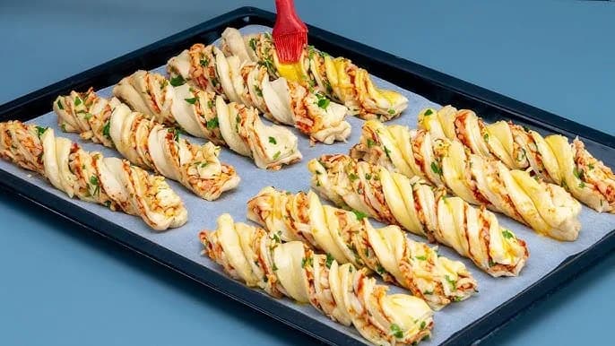 Co na parapetówkę do jedzenia? Proste i pyszne przekąski dla gości