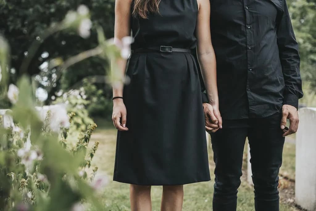 Jak ubrać się na komunię w żałobie, aby wyrazić szacunek?