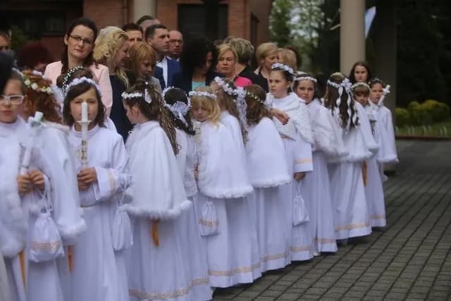 Pierwsza komunia święta ile lat? Odkryj, kiedy dziecko jest gotowe