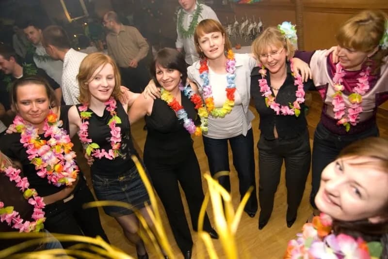 Impreza w stylu latino strój: jak wybrać idealne ubrania i dodatki