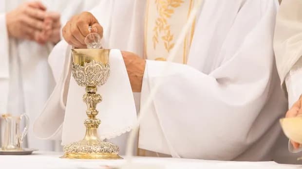 Kto przyjmuje komunie na sposób wiatyku w sytuacji zagrożenia życia?