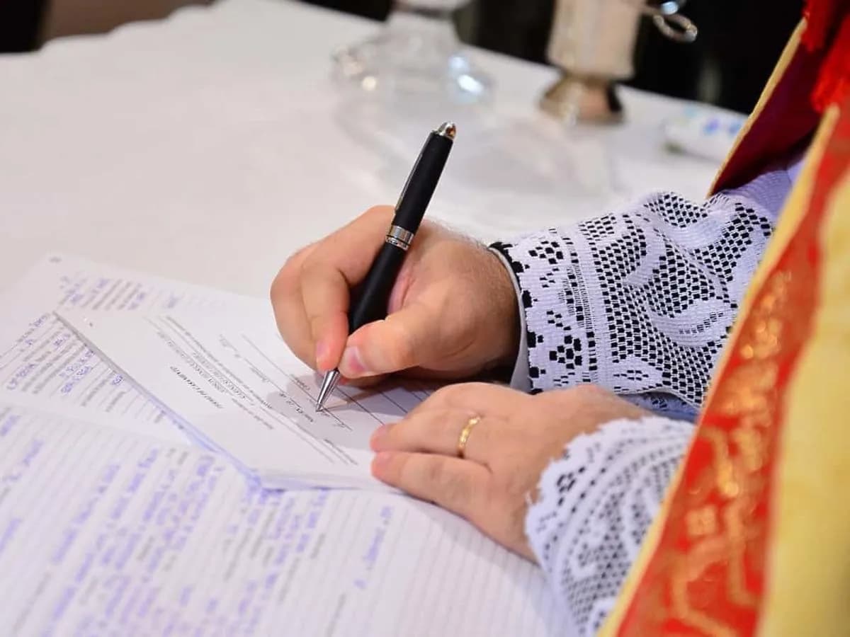 Ile kosztuje akt chrztu do ślubu? Ceny i ważne informacje