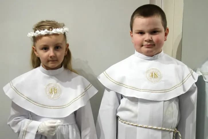 Jak się ubrać na komunię dziecka zdjęcia, aby wyglądać elegancko