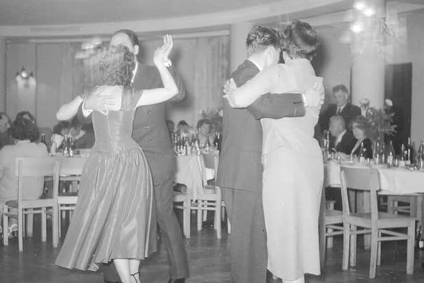 Impreza w stylu PRL jak się ubrać, aby nie wyglądać nudno