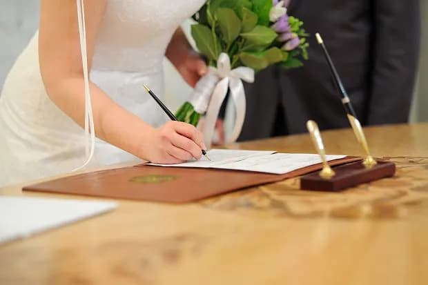 Czy można wziąć ślub na zwolnieniu lekarskim? Zobacz, co musisz wiedzieć