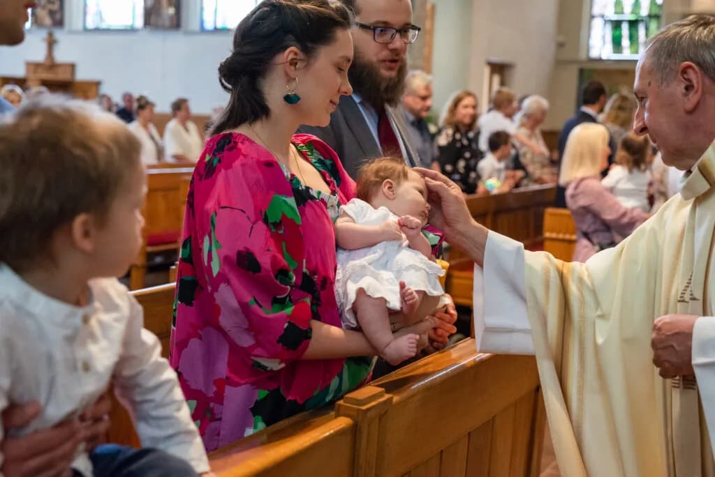 Jak wyglądają chrzciny? Odkryj sekrety pięknej ceremonii chrztu