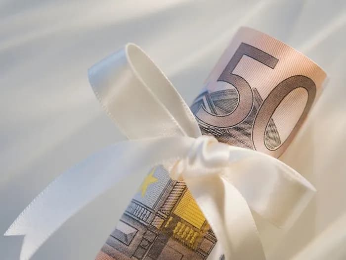 Jak zapakować pieniądze na komunię w kreatywny i elegancki sposób