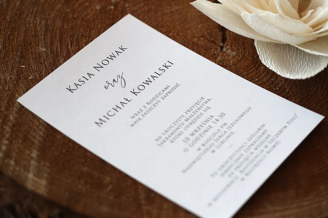 Kiedy dać zaproszenie na ślub w pracy, aby nie popełnić błędu?